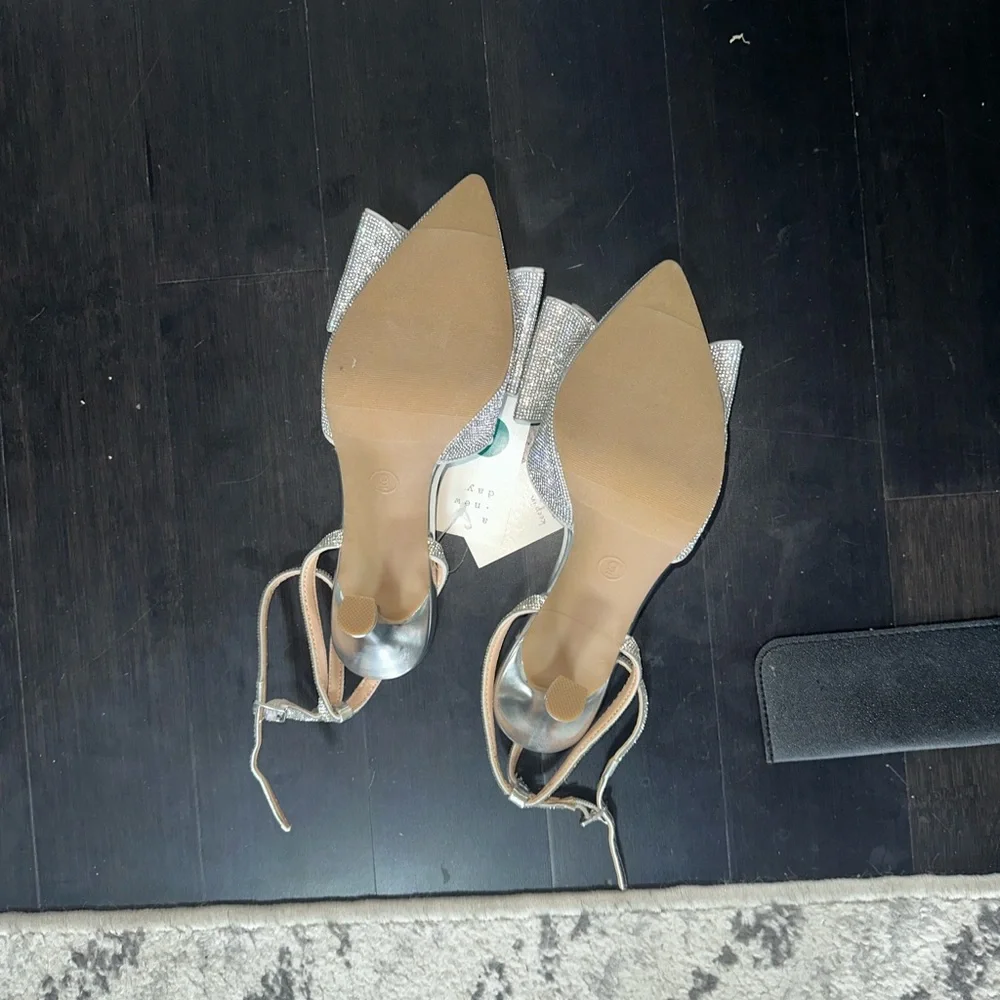 A New Day Glittering Silver Heels with Bow - Picture 4 of 7